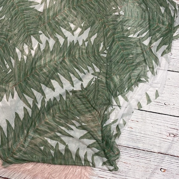 Ala von Auersperg Artemisia Mesh Poncho In Queen Palm - Picture 10 of 10